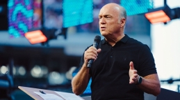 Sambut Hari Doa Nasional, Greg Laurie: Jadilah Seperti Nehemia Berdoa Baru Bertindak