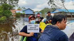 Tim OBI Sudah Salurkan Bantuan Anda ke Korban Banjir Sintang, Meski Sesulit Ini…