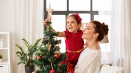 Teruntuk Single Parent, Ini 5 Tips Rayakan Natal Berkesan Bersama Buah Hati