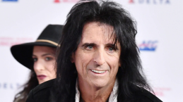 Tak Disangka, Rupanya Sang Rocker Alice Cooper Tak Pernah Lupa Baca Alkitab dan Doa