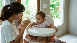 Parents Lagi Cari Babysitter? Pastikan Memenuhi Kriteria Ini