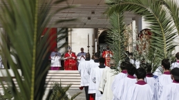 Suasana Minggu Palma di Vatikan, Paus Fransiskus Tetap Pimpinan Misa Sehari Setelah Sembuh