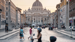 Dianggap Ganggu Keamanan, Pria Ini Ditangkap Pihak Vatikan