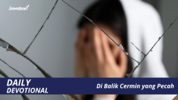 Di Balik Cermin yang Pecah