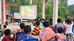 Layar Tancap Perdana di Manokwari Diikuti Lebih dari 100 Anak, Seru Seperti Nonton Bola!
