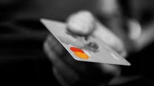 4 Hal Yang Akan Bantu Kamu Mengontrol Kebiasaan Penggunaan Kartu Kredit