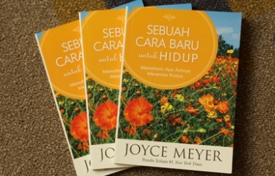 Ada tiga buku Joyce Meyer dan Voucher Benih.com GRATIS Bagi Anda!
