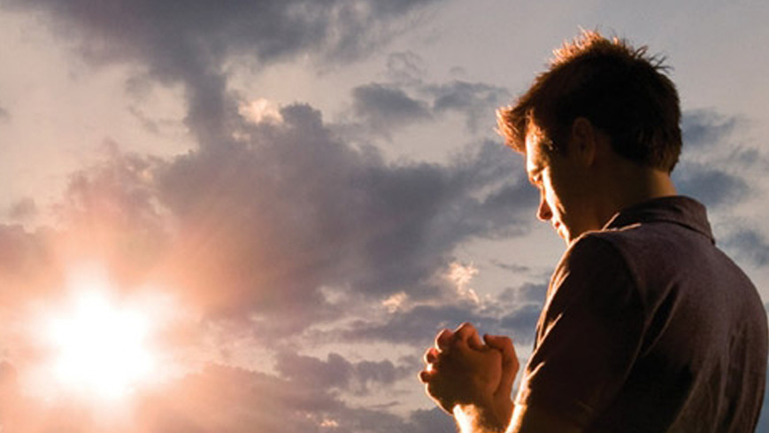 Gambar Orang  Kristen Yang  Sedang Berdoa 