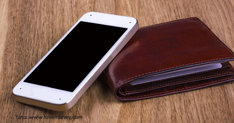 Pilih Ketinggalan Dompet atau Smartphone?