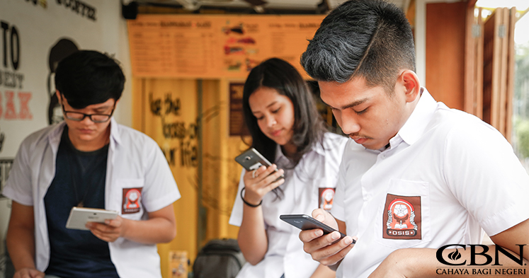 Anak Kamu Beri Akses Main Sosmed?, 3 Hal Mengenai Sosial Media Ini Harus Kamu Tahu!