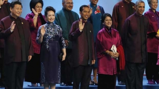 Makna Politik yang Tersirat dalam Foto KTT APEC