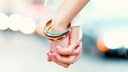 7 Manfaat Luar Biasa dari Menggenggam Tangan Orang Terkasih (Part 1)