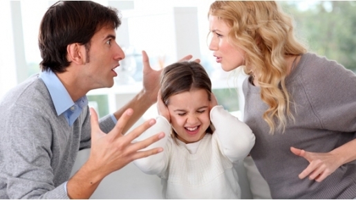 Orang Tua, Ini Lho 4 Bahaya Kamu Kalau Sering menyalahkan Pasangan Di Depan Anak