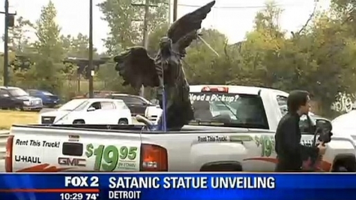 Pameran Patung Setan di Detroit Picu Protes Jemaat Gereja