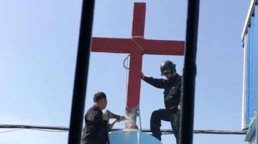 Protes Larangan Salib, Tiongkok Tahan 7 Pengelola Gereja