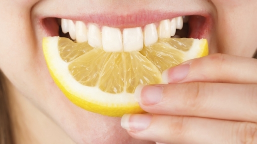 4 Makanan Sehat yang Ternyata Merusak Gigi