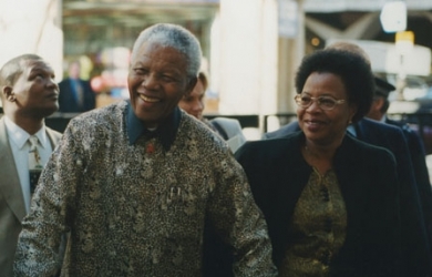 Jemaat Regina Mundi Harapkan Mukjizat Bagi Nelson Mandela