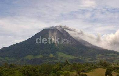 Gunung Sinabung Meletus, 3710 Orang Mengungsi