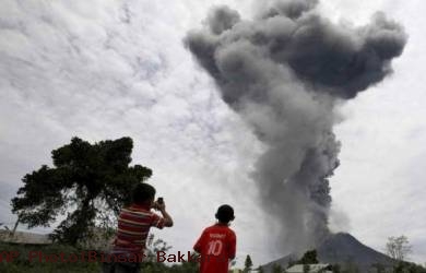 Letusan Gunung Sinabung Hari Ini Disertai Awan Panas