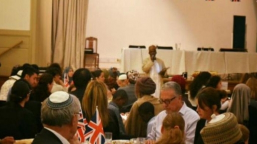 Kaum Muslim London Dijamu Buka Puasa Oleh Umat Yahudi di Sinagoga