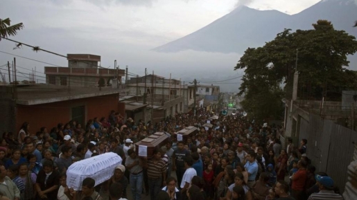 Mengharukan, Pendeta Ini Tewas Sambil Peluk Jemaat Saat Erupsi Gunung Fuego di Guatemala