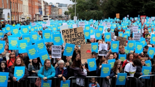 Ribuan Orang Irlandia Protes Paus Fransiskus Terkait Pelecehan Seksual di Gereja Katolik