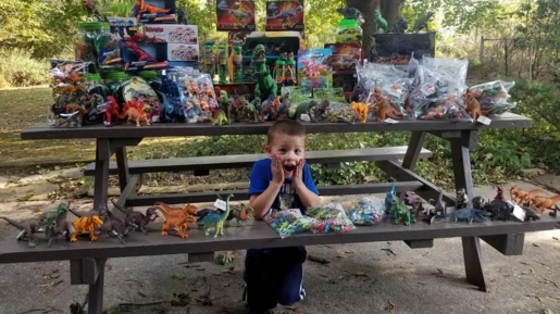 Penyintas Kanker Usia 5 Tahun Ini, Sumbangkan Ribuan Mainan di Hari Ulang Tahunnya