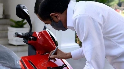 Dikira Dapat Hadiah, Tahunya Menang Lelang Motornya Jokowi. Yuk Kenal Apa Itu Lelang