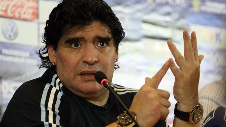 Diego Maradona, Dari Gol Tangan Tuhan Hingga Dijadikan Tuhan