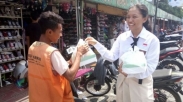Merubah Budaya, Anak-anak SMA Ini Rayakan Kelulusan Dengan Bagi-bagi Nasi Kotak