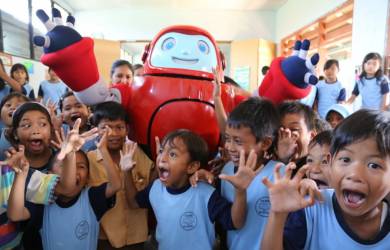 Superbook dan Gizmo Hebohkan SD Swasta Mitra